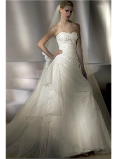 Delicate A-Line/Princess Sweetheart Court Appliques Wedding Dresses (3AA0325)