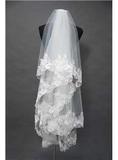 Graceful Fingertip Wedding Veil With Lace Applique Edge