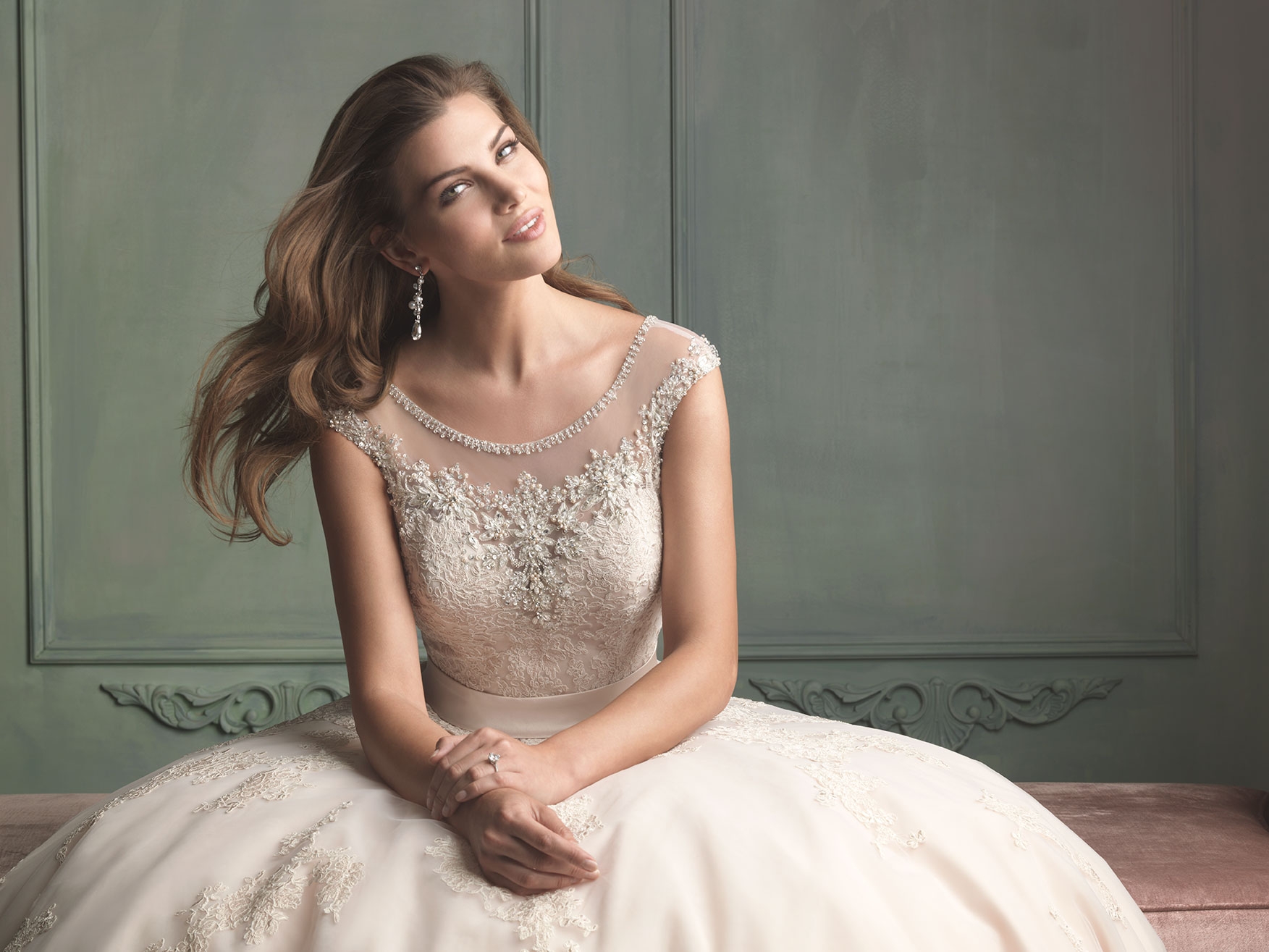 Beautiful Ball Gown Floor-length Court Train Appliques/Beading Wedding Dress