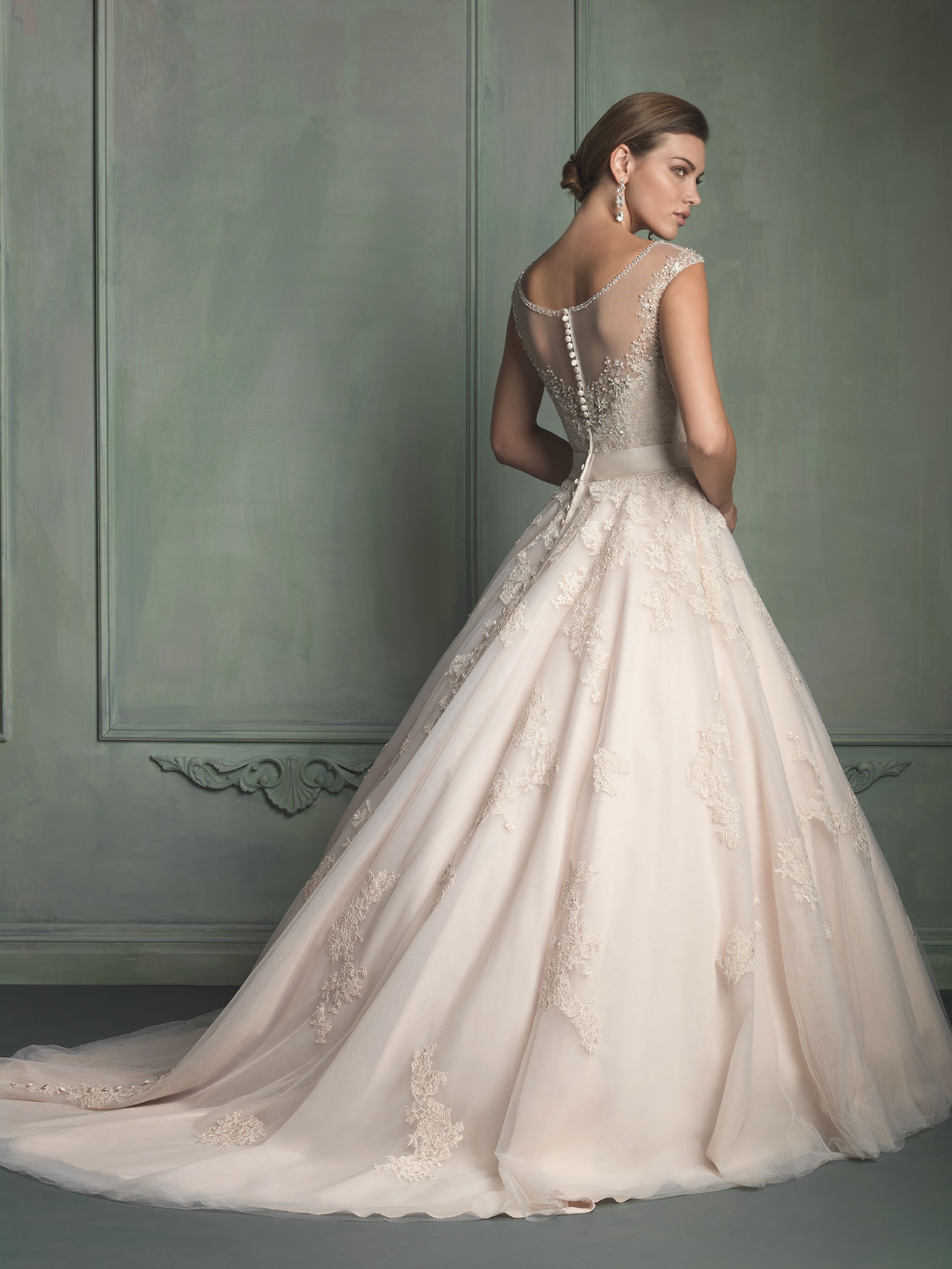 Beautiful Ball Gown Floor-length Court Train Appliques/Beading Wedding Dress
