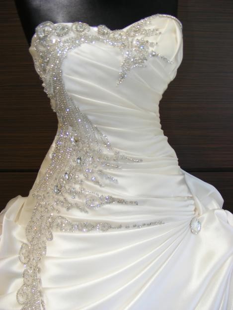 Exquisite A-line Ball Gown Sweetheart Ruffles Beading Wedding Dress
