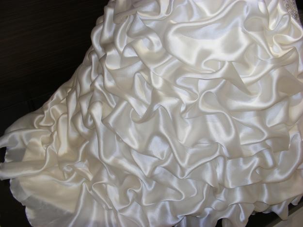 Exquisite A-line Ball Gown Sweetheart Ruffles Beading Wedding Dress