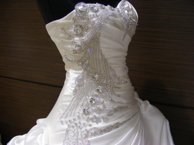Exquisite A-line Ball Gown Sweetheart Ruffles Beading Wedding Dress