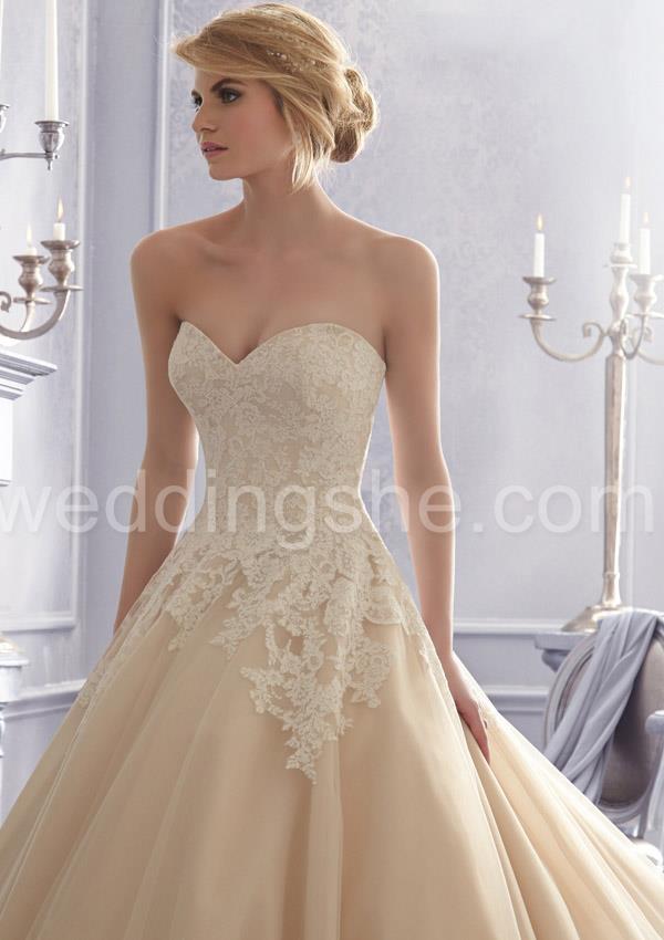  Wide Borded Hemline Lace Tulle Wedding Dress