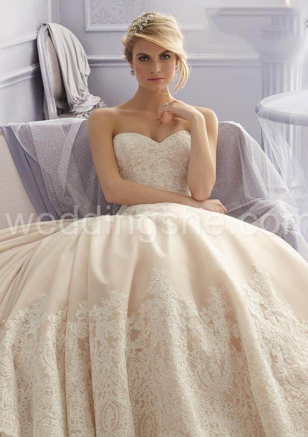  Wide Borded Hemline Lace Tulle Wedding Dress
