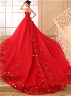 Delicate Sweetheart Beading Appliques Chapel Train Wedding Dress