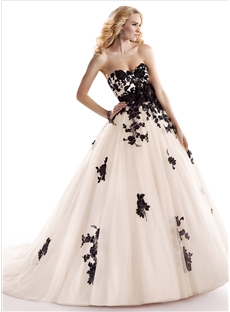 Vintage Sensuous A Line Sweetheart Neckline Appliques Wedding Dress